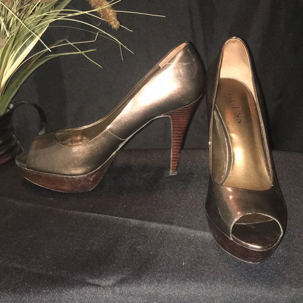 Guess - Picture 3 of 5